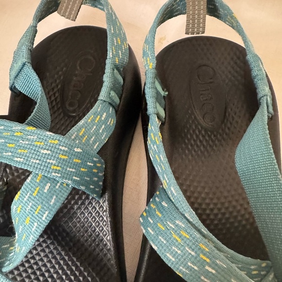 Chaco Turquoise White Yellow Unisex/Girls Summer Ready Sandals EUC Fast Ship - Picture 11 of 12